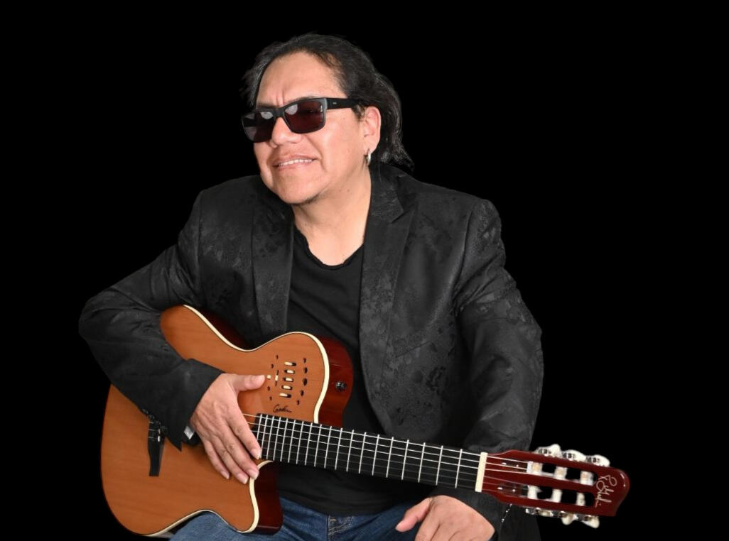 Viny Sandoval – Ecuadorian Music · Andean Guitar Viny Sandoval, Ecuadorian guitarist based in Toronto, Canada, performing Andean guitar.